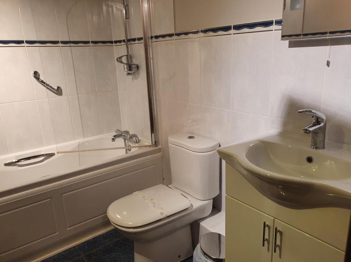 Cross Swords Rooms, Skillington 外观 照片